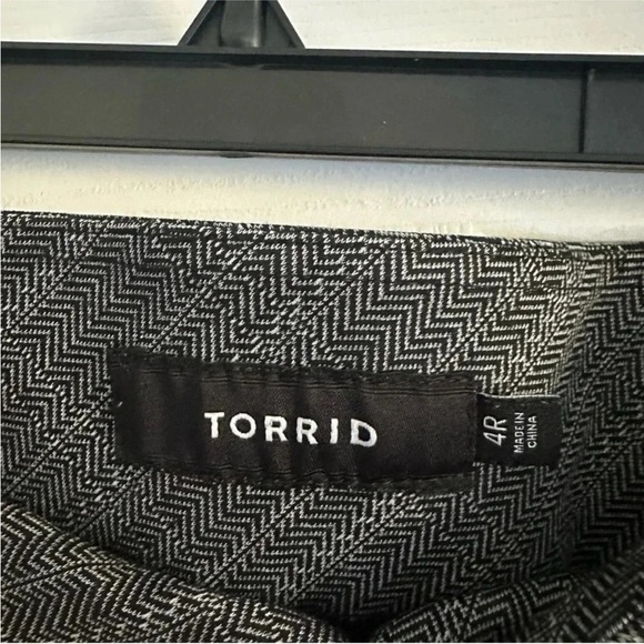 Size 4R Torrid Grey Pull-On Relaxed High-Rise Pant - Picture 5 of 5